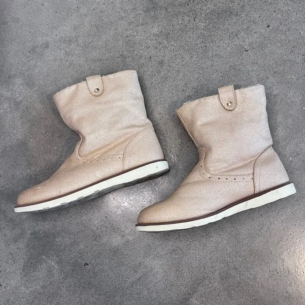 Childrens Place Gold shimmer mid shaft girls fur lined boots size 1 shoes
